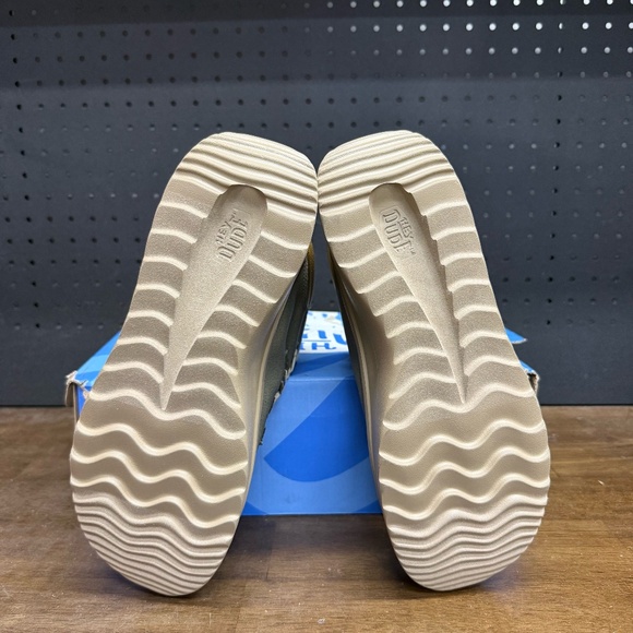 New W/ Box! Women's Hey Dude Wendy Peak Apres Coated Twill Olive Boots Size 8 - Picture 5 of 5